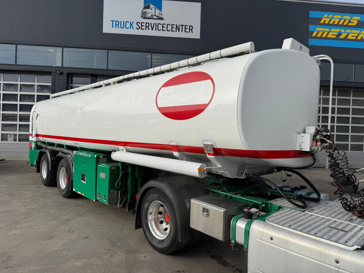 SCHWARZMÜLLER Tank 32'770L 3 Kammern - Puspriekabė cisterna: foto 2 SCHWARZMÜLLER Tank 32'770L 3 Kammern - Puspriekabė cisterna: foto 2