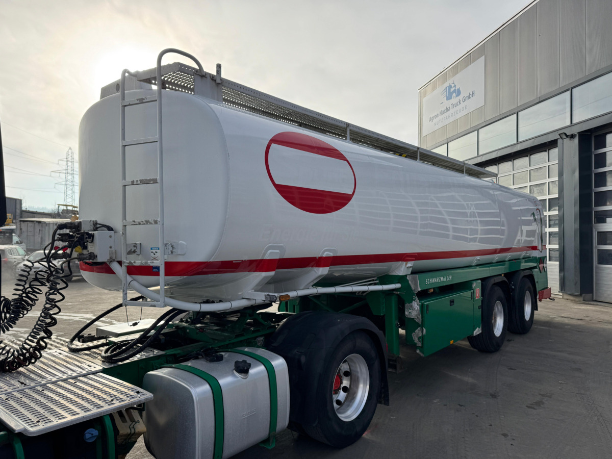 SCHWARZMÜLLER Tank 32'770L 3 Kammern - Puspriekabė cisterna: foto 1 SCHWARZMÜLLER Tank 32'770L 3 Kammern - Puspriekabė cisterna: foto 1