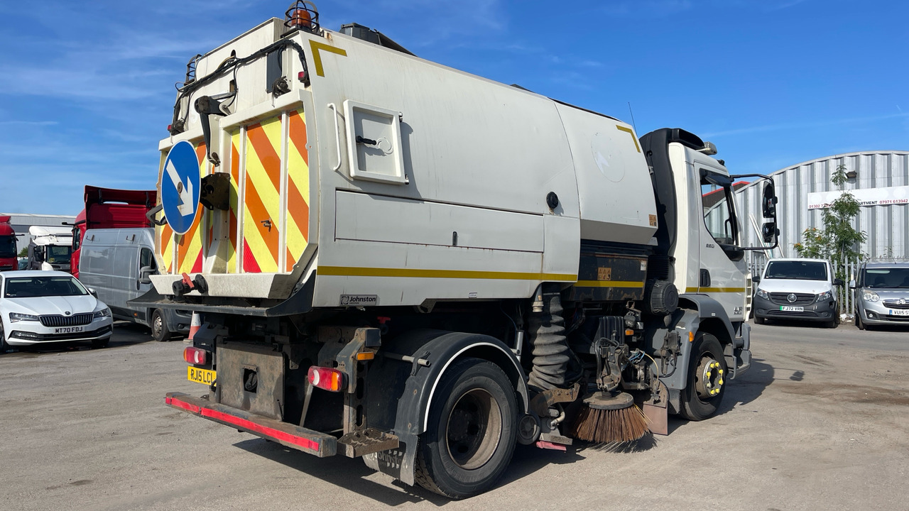 DAF LF 220 - Gatvių šlavimo mašina: foto 4 DAF LF 220 - Gatvių šlavimo mašina: foto 4
