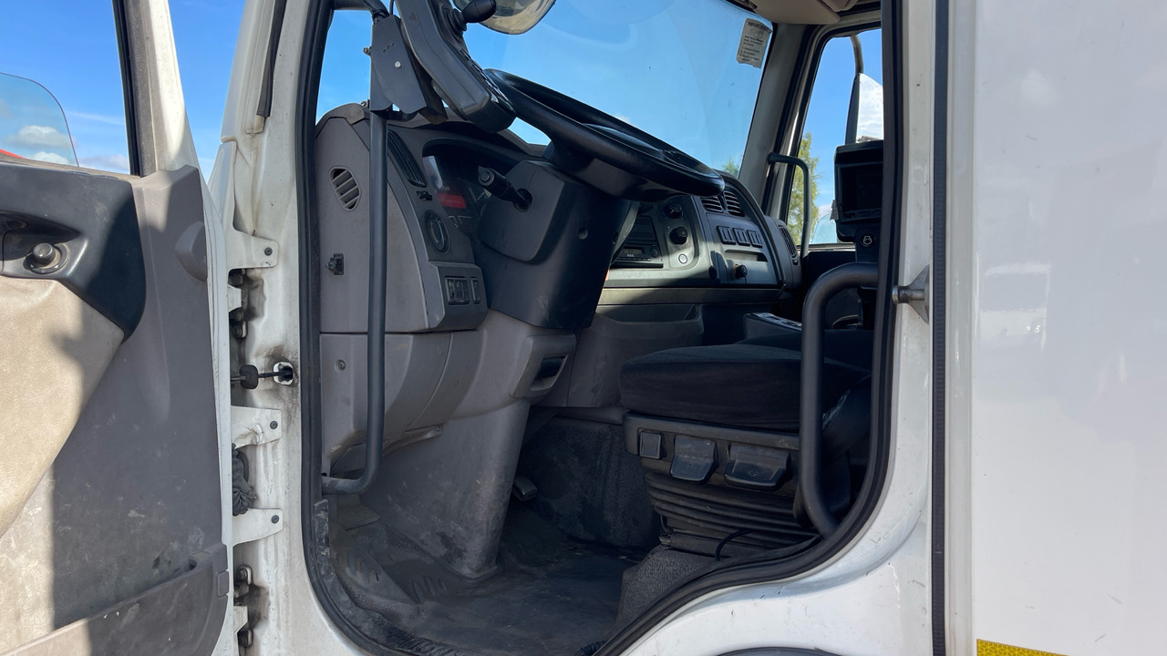DAF LF 220 - Gatvių šlavimo mašina: foto 5 DAF LF 220 - Gatvių šlavimo mašina: foto 5