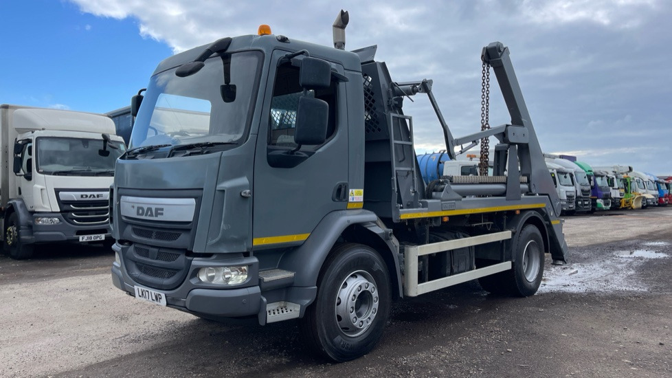 DAF LF 230 EURO 6 18 TONNE - Nuožulnaus pakėlimo ant platformos sunkvežimis: foto 2 DAF LF 230 EURO 6 18 TONNE - Nuožulnaus pakėlimo ant platformos sunkvežimis: foto 2