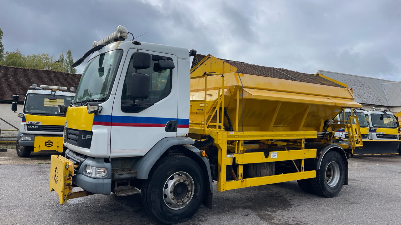 DAF LF 55.220 - Sniego valymo mašina: foto 2 DAF LF 55.220 - Sniego valymo mašina: foto 2