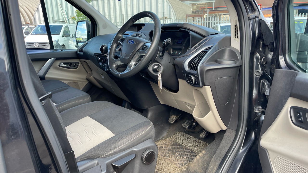 FORD TOURNEO CUSTOM 300 2.2 TDCi 125PS - Mikroautobusas, Keleivinis furgonas: foto 5 FORD TOURNEO CUSTOM 300 2.2 TDCi 125PS - Mikroautobusas, Keleivinis furgonas: foto 5