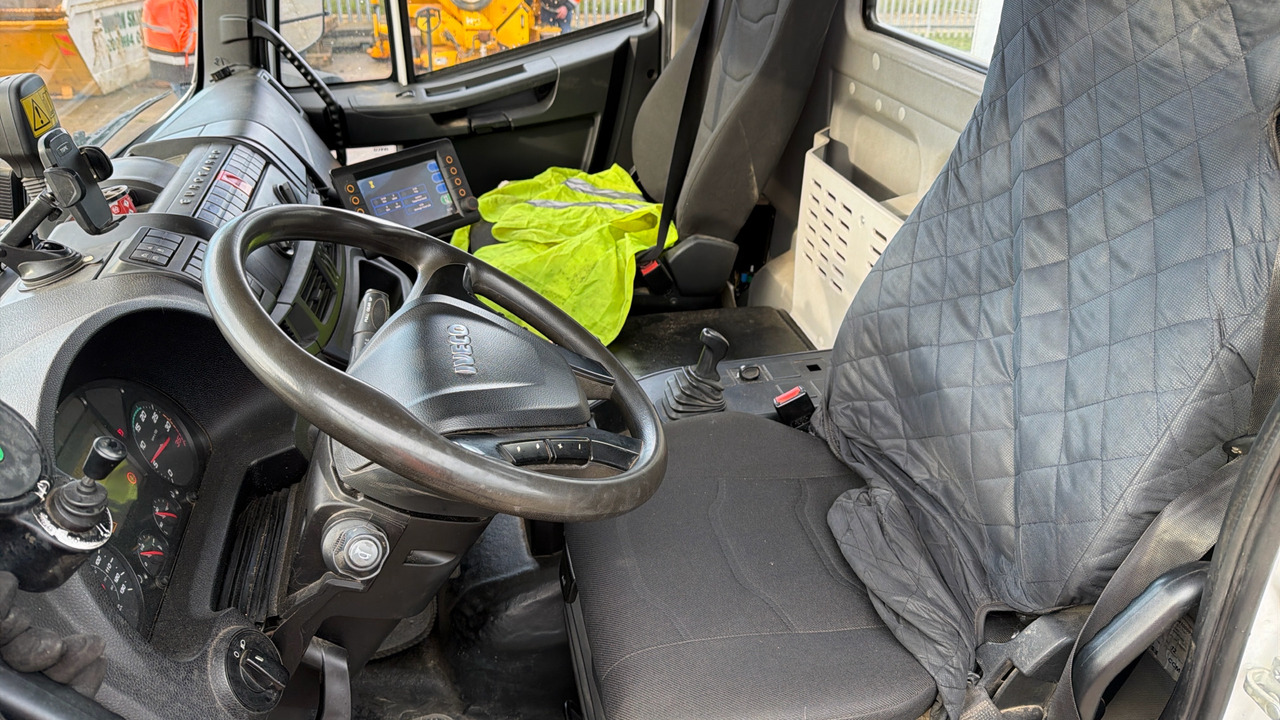 IVECO EUROCARGO 150-250 - Gatvių šlavimo mašina: foto 5 IVECO EUROCARGO 150-250 - Gatvių šlavimo mašina: foto 5
