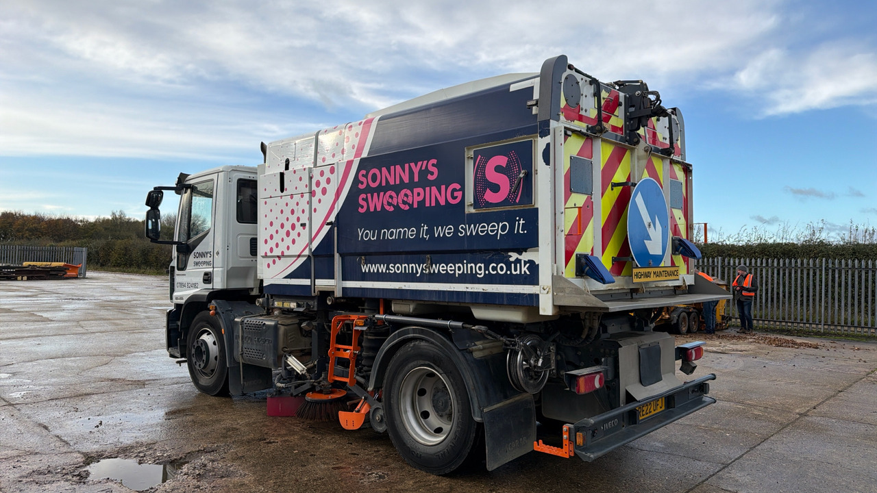 IVECO EUROCARGO 150-250 - Gatvių šlavimo mašina: foto 3 IVECO EUROCARGO 150-250 - Gatvių šlavimo mašina: foto 3