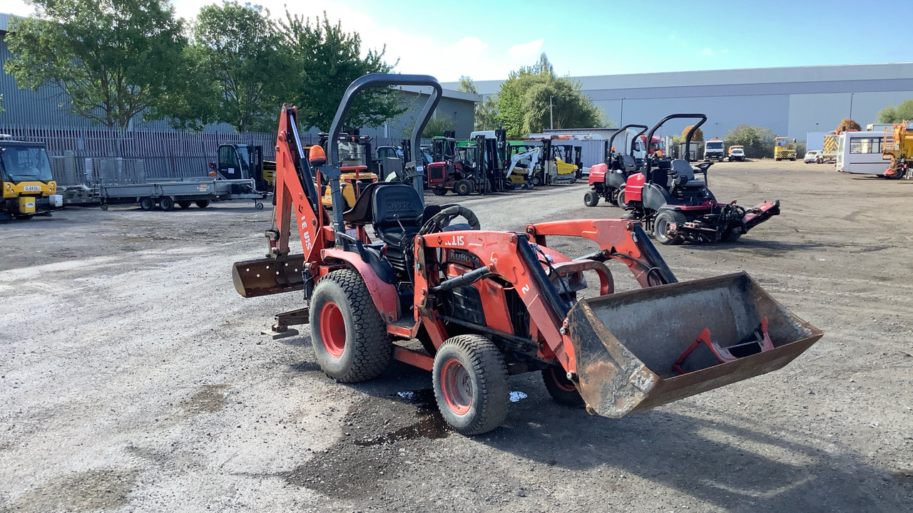 KUBOTA B2530 HST - Ekskavatorius-krautuvas: foto 2 KUBOTA B2530 HST - Ekskavatorius-krautuvas: foto 2