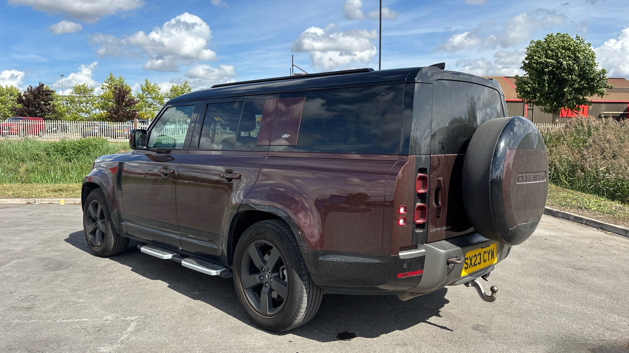 LAND ROVER DEFENDER 3.0 D300 X-Dynamic HSE 130 - Visureigis: foto 3 LAND ROVER DEFENDER 3.0 D300 X-Dynamic HSE 130 - Visureigis: foto 3