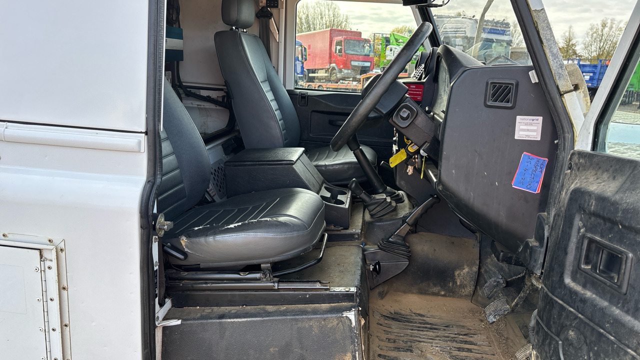 Land Rover Defender 110 2.2 TDCI Hard Top - Lengvasis automobilis: foto 5 Land Rover Defender 110 2.2 TDCI Hard Top - Lengvasis automobilis: foto 5