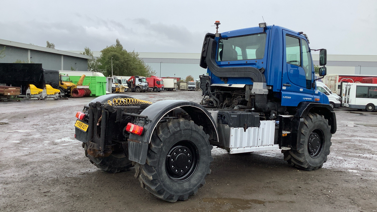 MERCEDES-BENZ UNIMOG U530 - Traktorius: foto 4 MERCEDES-BENZ UNIMOG U530 - Traktorius: foto 4