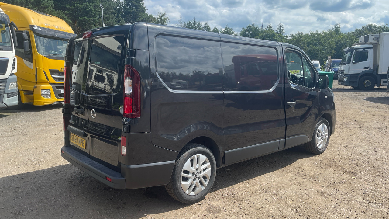 NISSAN NV300 1.6 dCi 120ps H1 Tekna Van - Mažas furgonas: foto 4 NISSAN NV300 1.6 dCi 120ps H1 Tekna Van - Mažas furgonas: foto 4