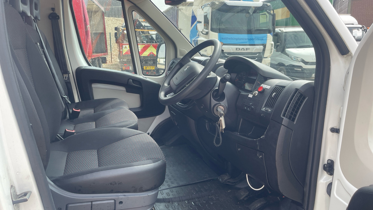 PEUGEOT BOXER 335 2.0 BLUE HDI 130PS - Furgonas su krovinių dėže: foto 5 PEUGEOT BOXER 335 2.0 BLUE HDI 130PS - Furgonas su krovinių dėže: foto 5