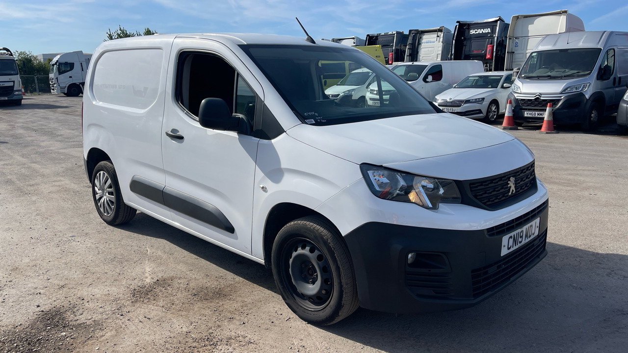 PEUGEOT PARTNER 1000 1.6 VLUEHDI PROFESSIONAL 100PS - Mažas furgonas: foto 1 PEUGEOT PARTNER 1000 1.6 VLUEHDI PROFESSIONAL 100PS - Mažas furgonas: foto 1
