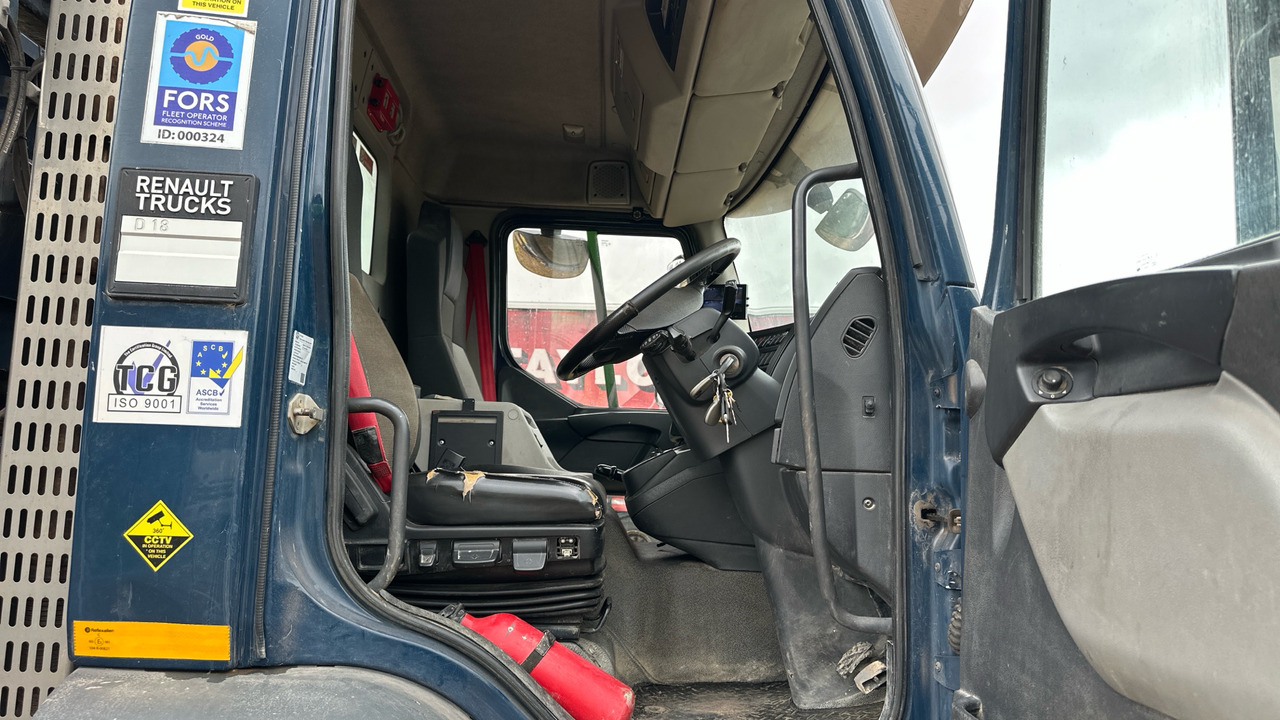 RENAULT D 18 - Nuožulnaus pakėlimo ant platformos sunkvežimis: foto 5 RENAULT D 18 - Nuožulnaus pakėlimo ant platformos sunkvežimis: foto 5