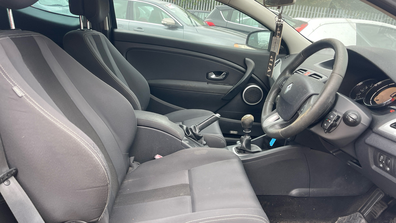 RENAULT MEGANE 1.6 DYNAMIQUE - Hečbekas: foto 5 RENAULT MEGANE 1.6 DYNAMIQUE - Hečbekas: foto 5