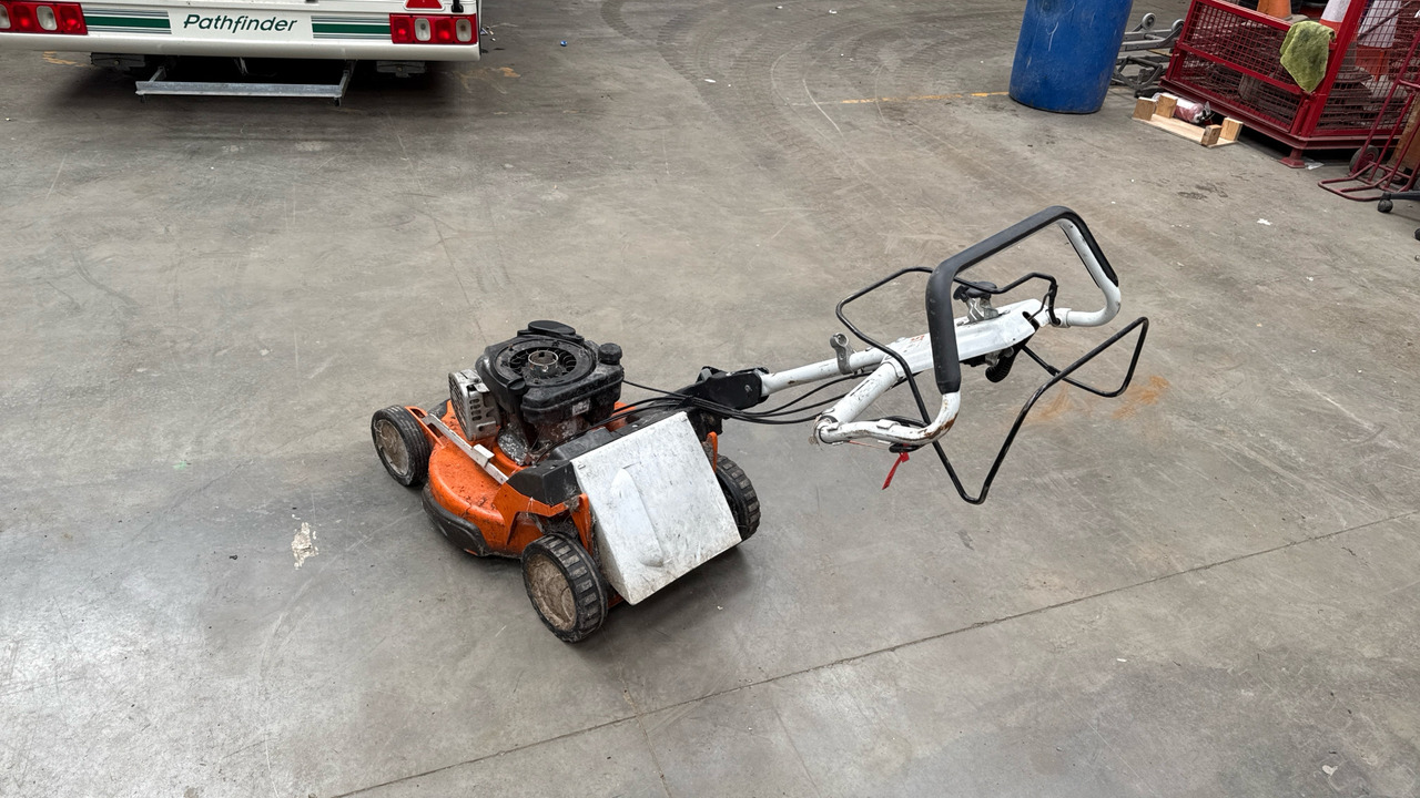 STIHL - Vejapjovė: foto 1 STIHL - Vejapjovė: foto 1