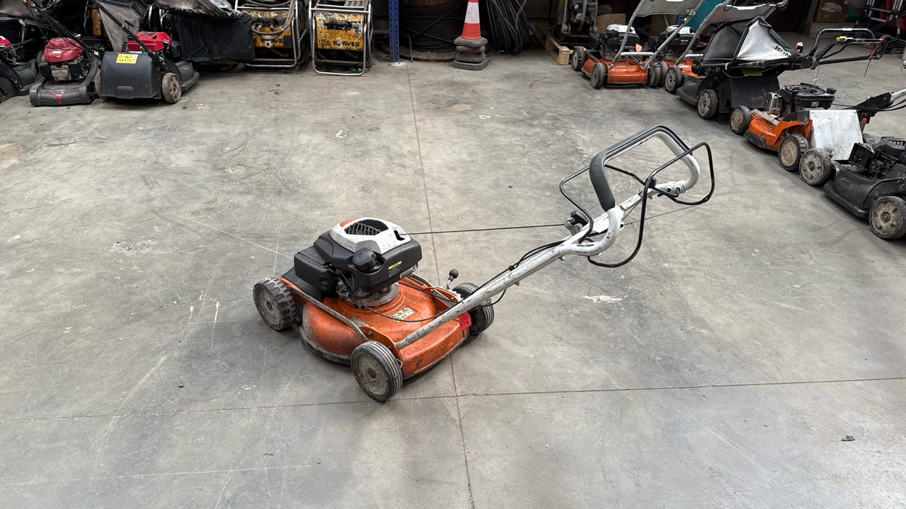 STIHL RM4 RTP - Vejapjovė: foto 3 STIHL RM4 RTP - Vejapjovė: foto 3