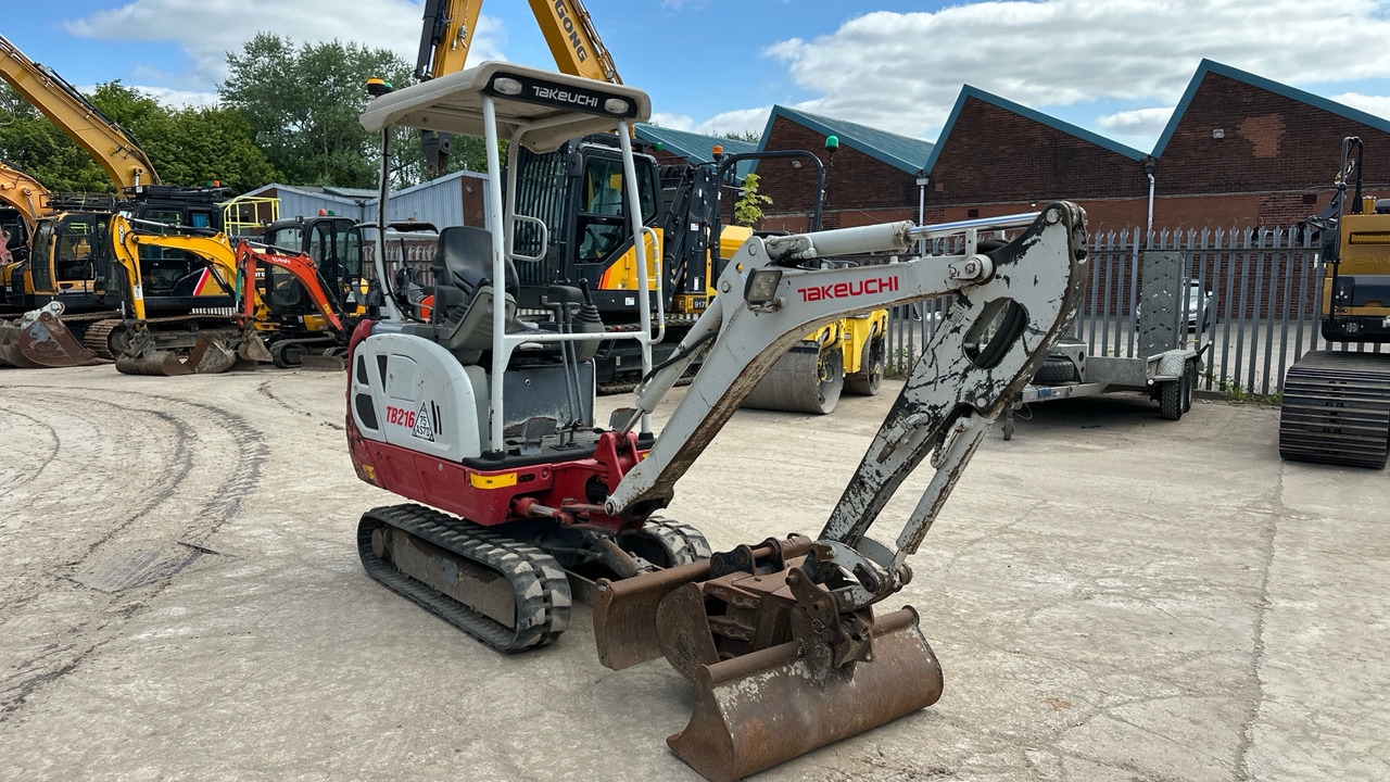 TAKEUCHI TB216 - Mini ekskavatorius: foto 1 TAKEUCHI TB216 - Mini ekskavatorius: foto 1
