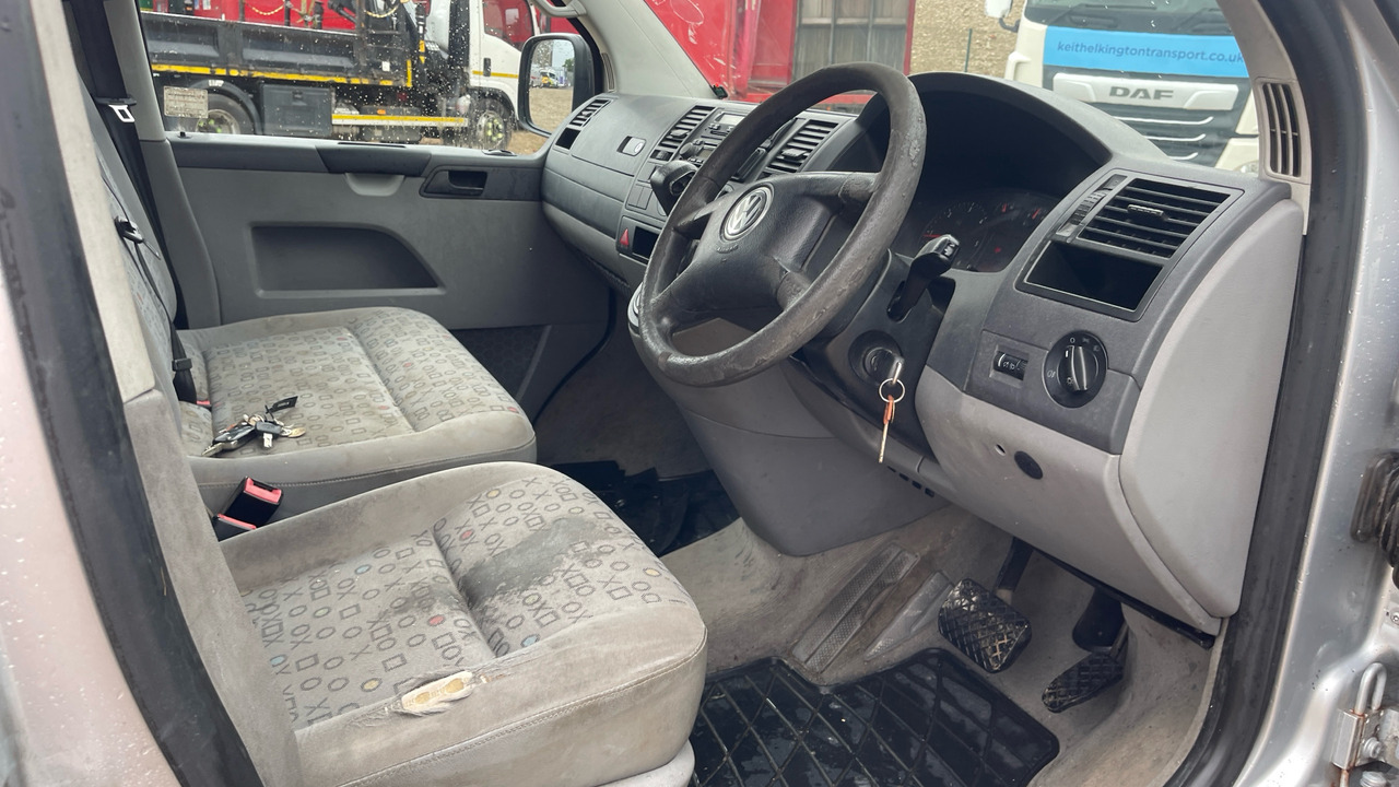 VOLKSWAGEN TRANSPORTER T30 2.4 TDI 130PS - Krovininis mikroautobusas: foto 5 VOLKSWAGEN TRANSPORTER T30 2.4 TDI 130PS - Krovininis mikroautobusas: foto 5