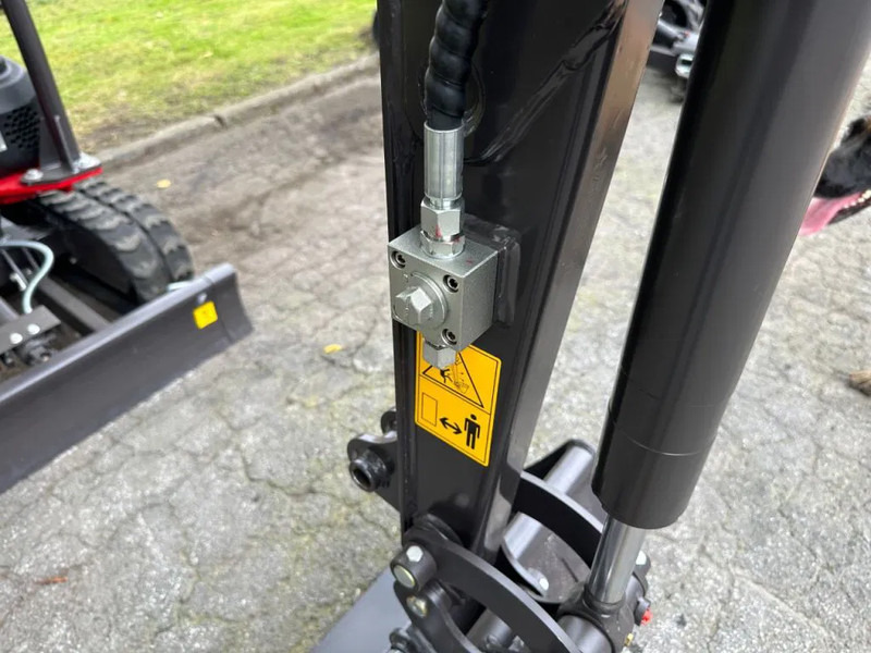 Rhino Rhinoceros XN12-9 - Mini ekskavatorius: foto 5 Rhino Rhinoceros XN12-9 - Mini ekskavatorius: foto 5