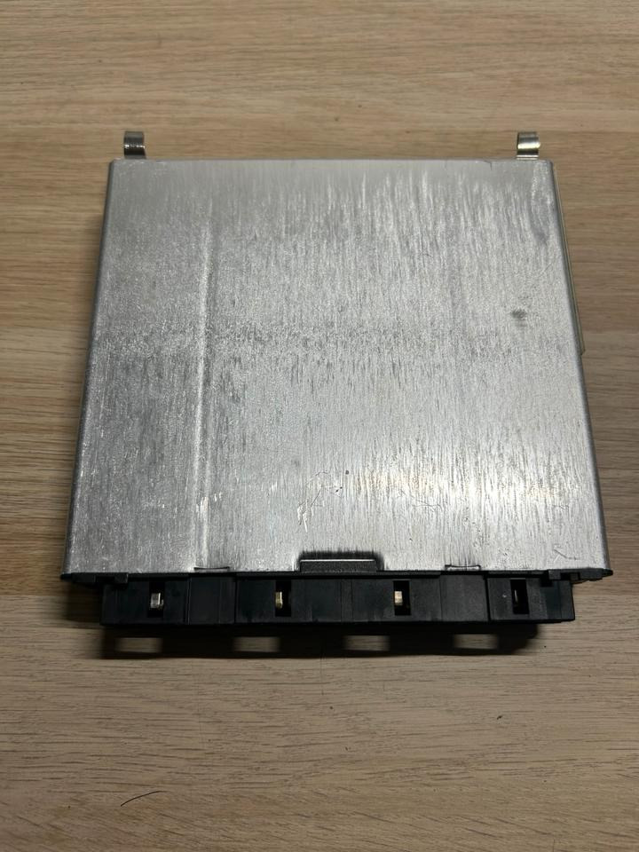 Mercedes Atego VDO Elektronik FMR Steuergerät A0004462302 - Atsarginės dalys: foto 4 Mercedes Atego VDO Elektronik FMR Steuergerät A0004462302 - Atsarginės dalys: foto 4