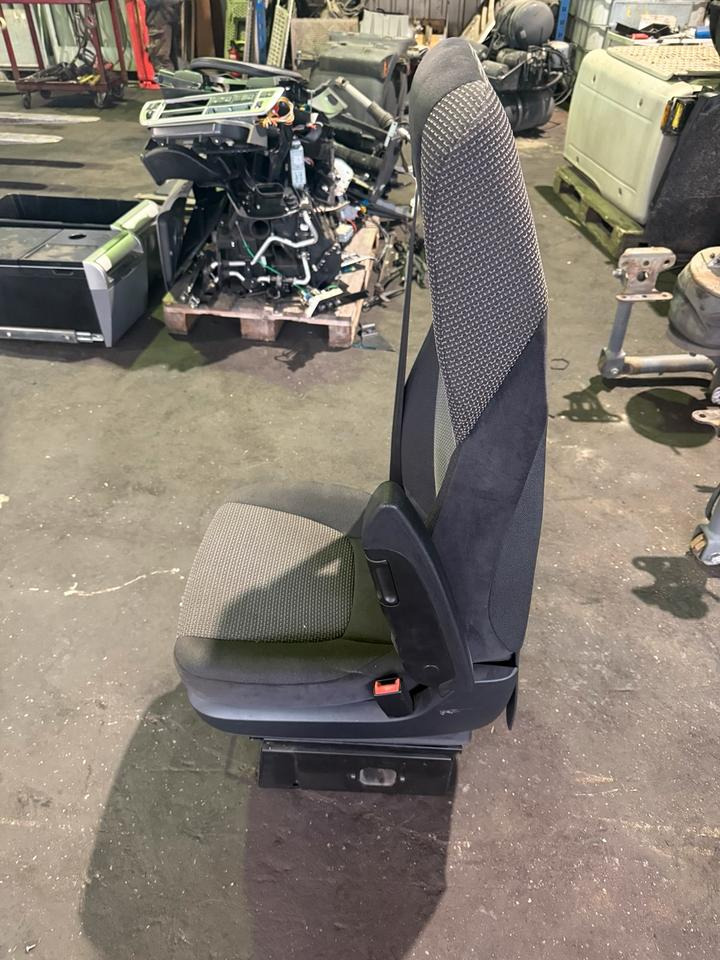 DAF XF 460 Euro6 Beifahrersitz - Sėdynė - Sunkvežimis: foto 2 DAF XF 460 Euro6 Beifahrersitz - Sėdynė - Sunkvežimis: foto 2