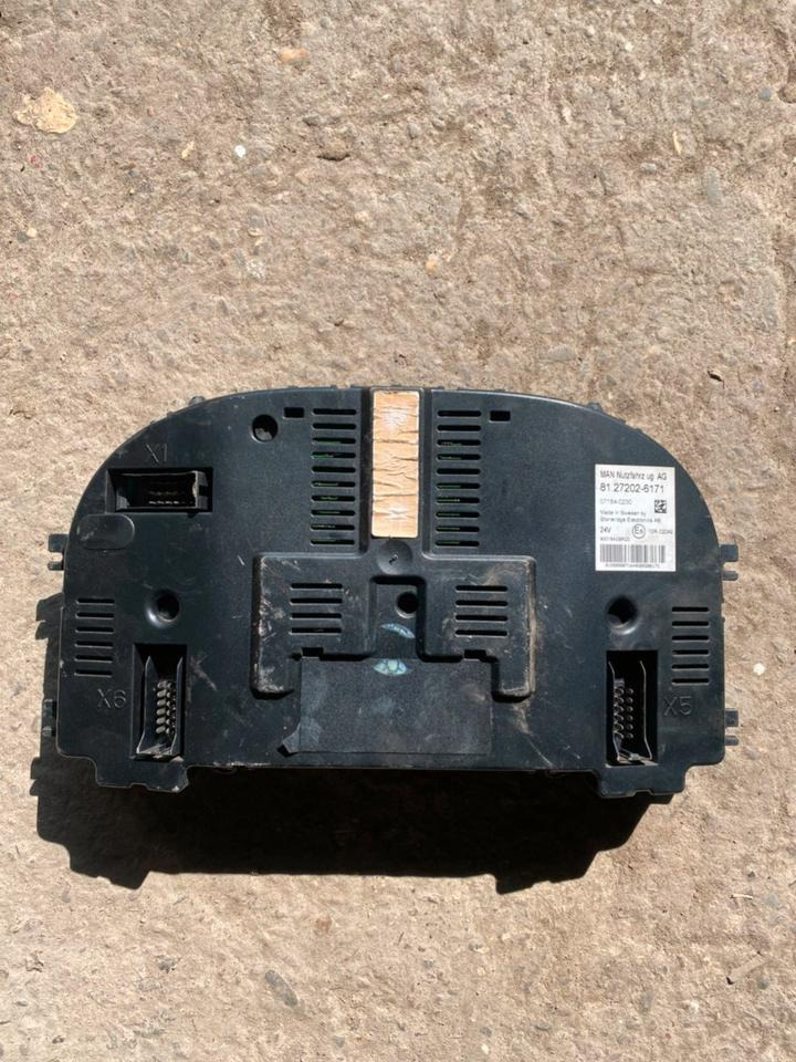 MAN Kombiinstrument Tacho 81272026171 - Prietaisų skydas - Sunkvežimis: foto 2 MAN Kombiinstrument Tacho 81272026171 - Prietaisų skydas - Sunkvežimis: foto 2