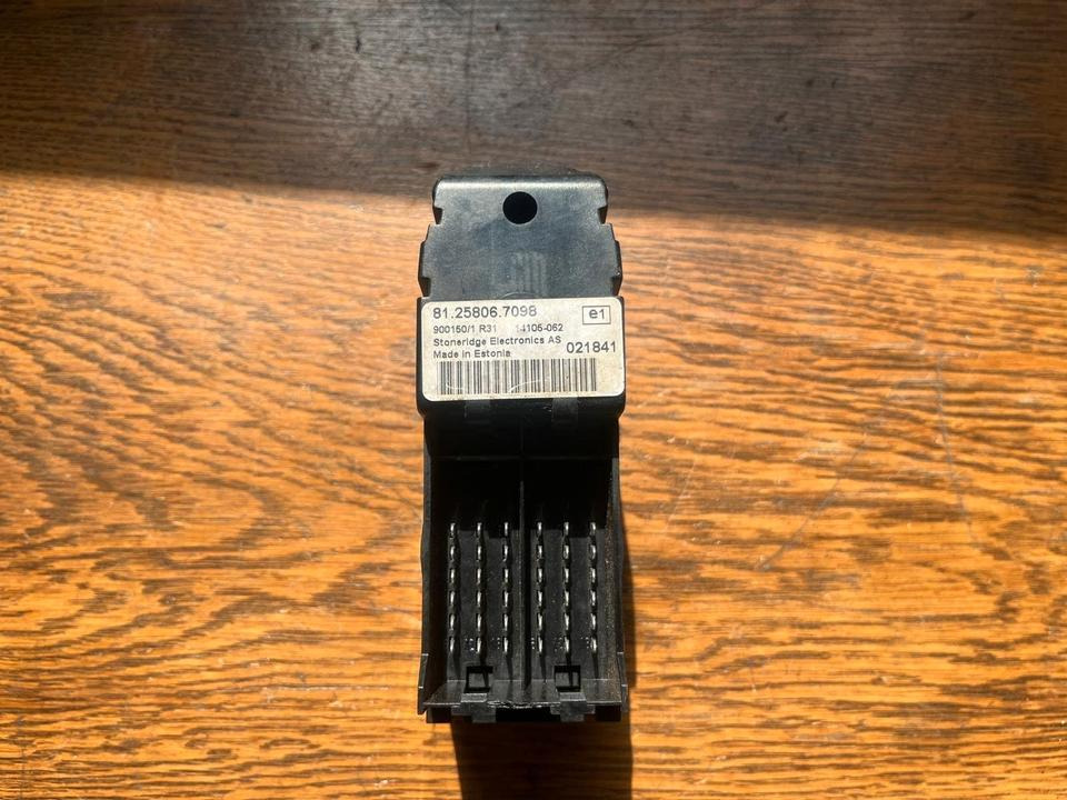 MAN Schalterleiste Fensterheber Schalter 81258067098 - Langas ir dalys - Sunkvežimis: foto 3 MAN Schalterleiste Fensterheber Schalter 81258067098 - Langas ir dalys - Sunkvežimis: foto 3