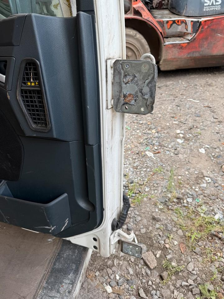 MAN TGL Fahrertür Weiß Spiegel Innenverkleidung - Durys ir dalys - Sunkvežimis: foto 4 MAN TGL Fahrertür Weiß Spiegel Innenverkleidung - Durys ir dalys - Sunkvežimis: foto 4
