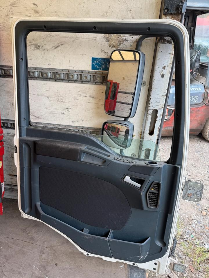 MAN TGL Fahrertür Weiß Spiegel Innenverkleidung - Durys ir dalys - Sunkvežimis: foto 2 MAN TGL Fahrertür Weiß Spiegel Innenverkleidung - Durys ir dalys - Sunkvežimis: foto 2