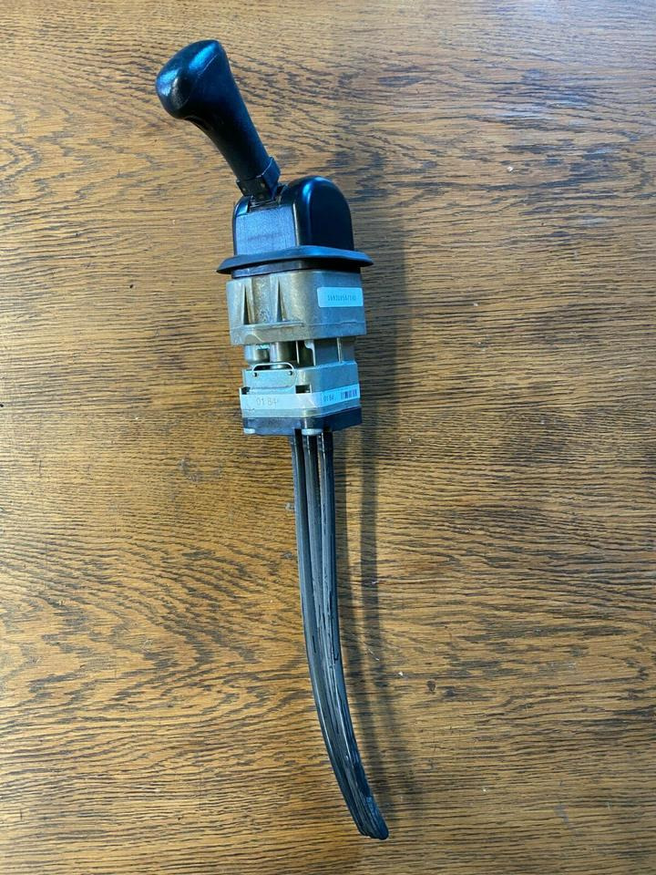 Mercedes Actros MP2 Handknorrbremse A 000 420 01 84 - Pavarų svirtis - Sunkvežimis: foto 2 Mercedes Actros MP2 Handknorrbremse A 000 420 01 84 - Pavarų svirtis - Sunkvežimis: foto 2