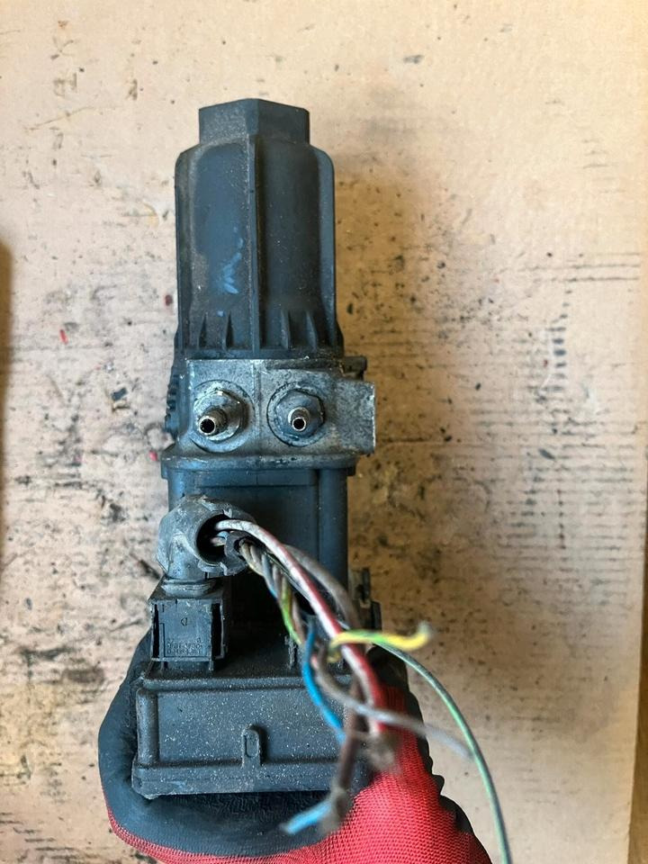 Mercedes Actros MP4 AdBlue Pumpe A0001402378 - Kuro siurblys - Sunkvežimis: foto 4 Mercedes Actros MP4 AdBlue Pumpe A0001402378 - Kuro siurblys - Sunkvežimis: foto 4