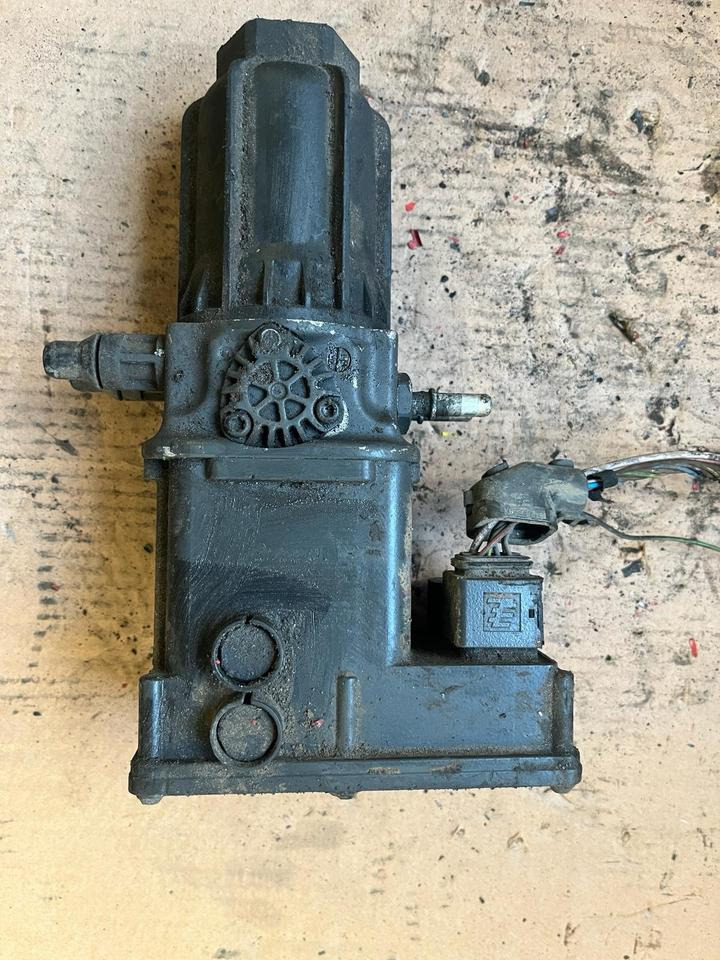 Mercedes Actros MP4 AdBlue Pumpe A0001402378 - Kuro siurblys - Sunkvežimis: foto 1 Mercedes Actros MP4 AdBlue Pumpe A0001402378 - Kuro siurblys - Sunkvežimis: foto 1