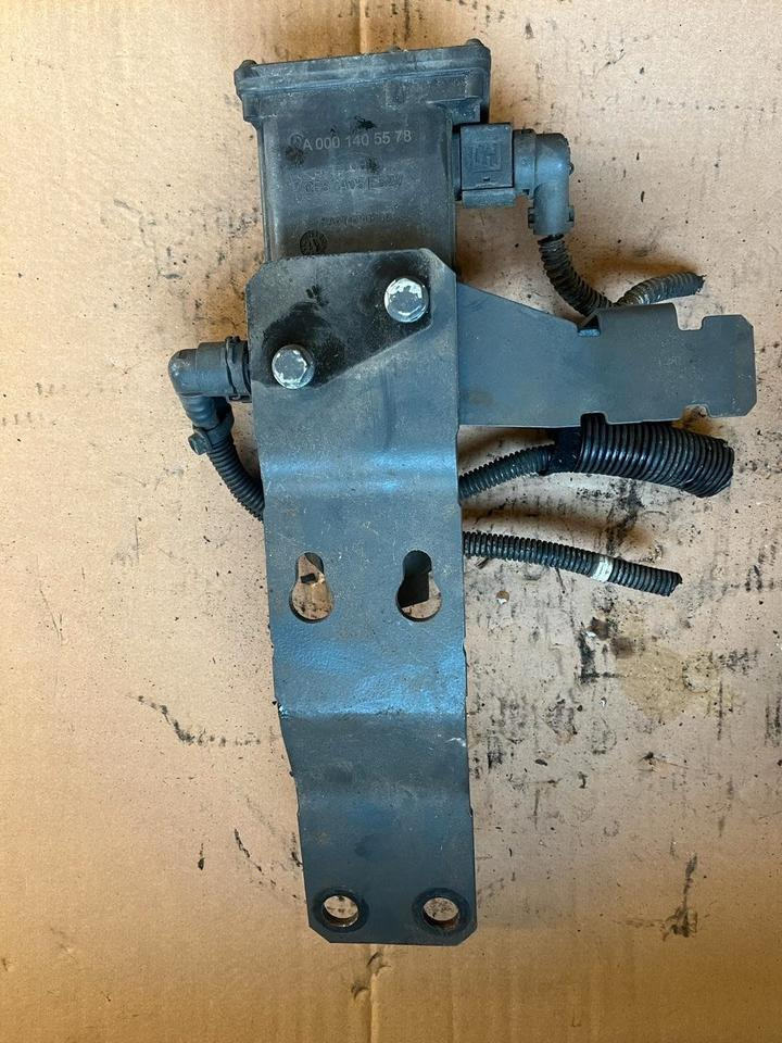 Mercedes Actros MP4 AdBlue Pumpe A0001405578 - Kuro siurblys - Sunkvežimis: foto 3 Mercedes Actros MP4 AdBlue Pumpe A0001405578 - Kuro siurblys - Sunkvežimis: foto 3