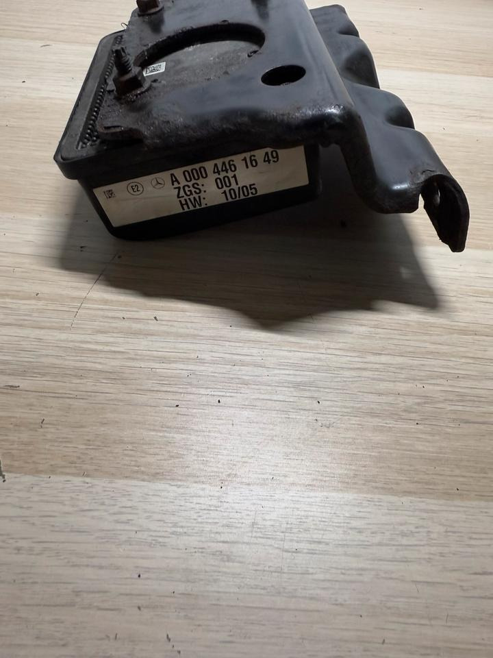 Mercedes Actros MP4 Radarsensor A0004461649 - Jutiklis - Sunkvežimis: foto 3 Mercedes Actros MP4 Radarsensor A0004461649 - Jutiklis - Sunkvežimis: foto 3