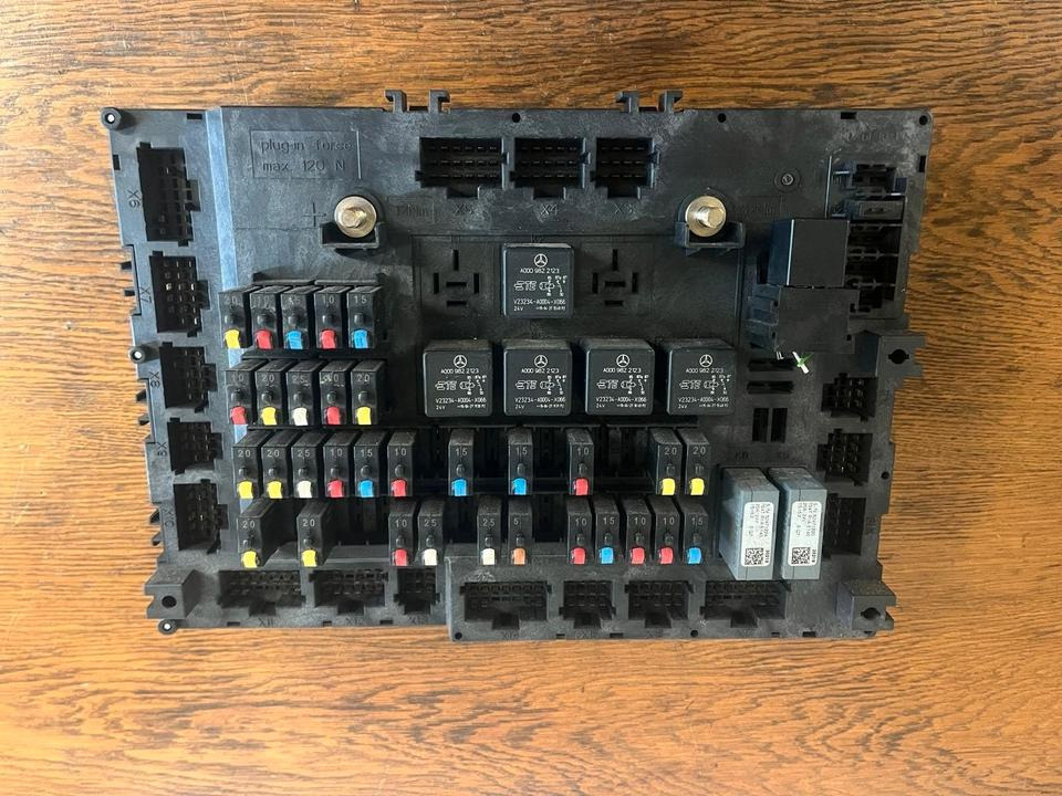 Mercedes Actros MP4 Single-SAM Sicherungskasten A0014463658 - Saugiklis - Sunkvežimis: foto 2 Mercedes Actros MP4 Single-SAM Sicherungskasten A0014463658 - Saugiklis - Sunkvežimis: foto 2