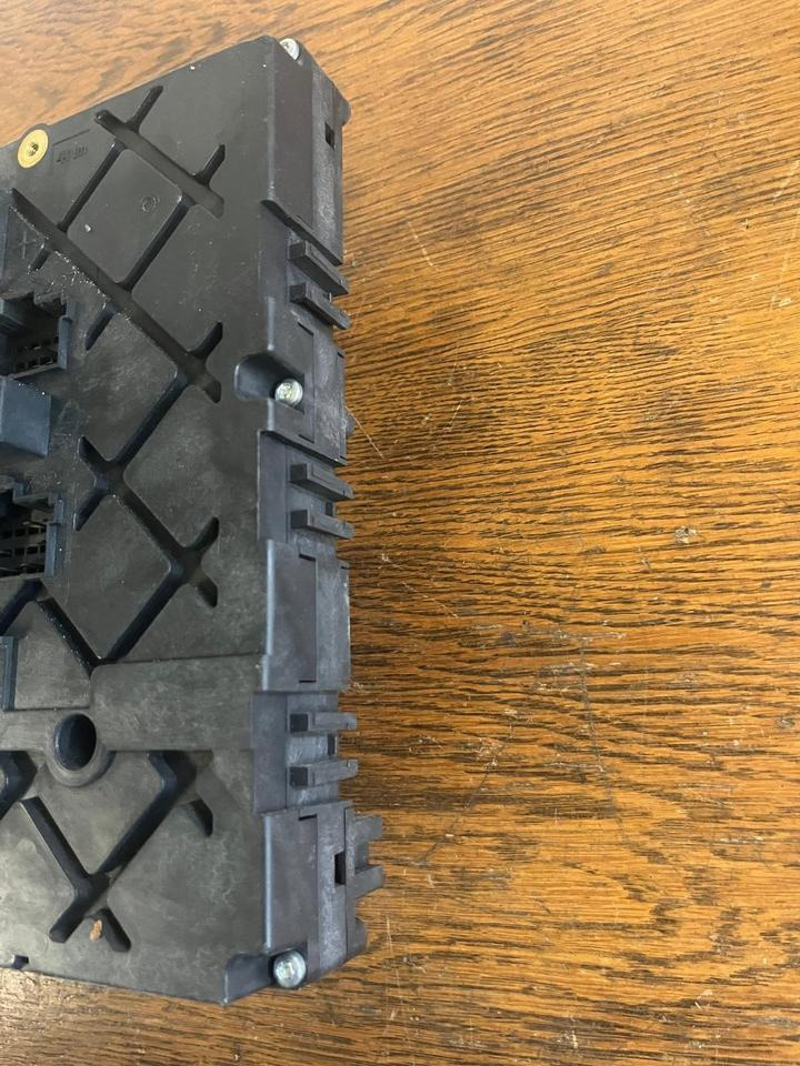 Mercedes Actros MP4 Single-SAM Sicherungskasten A0014463658 - Saugiklis - Sunkvežimis: foto 5 Mercedes Actros MP4 Single-SAM Sicherungskasten A0014463658 - Saugiklis - Sunkvežimis: foto 5