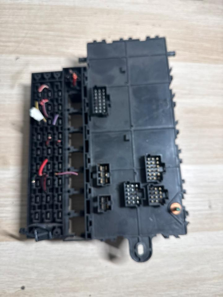 Mercedes Atego Sicherungskasten A0015432015 - Elektros sistema - Sunkvežimis: foto 4 Mercedes Atego Sicherungskasten A0015432015 - Elektros sistema - Sunkvežimis: foto 4