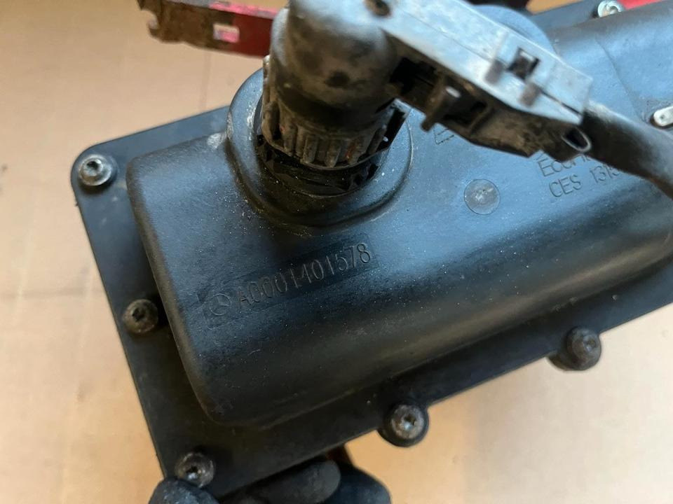 Mercedes-Benz Actros Atego EU4 EU5 AdBlue Pumpe A0001401578 - Kuro siurblys - Sunkvežimis: foto 2 Mercedes-Benz Actros Atego EU4 EU5 AdBlue Pumpe A0001401578 - Kuro siurblys - Sunkvežimis: foto 2