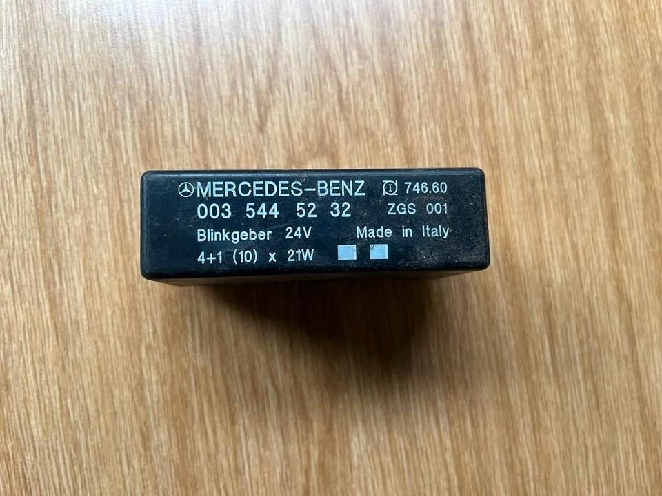 Mercedes Benz Blinkerrelais Blinkgeber 0035445232 - Relė - Sunkvežimis: foto 1 Mercedes Benz Blinkerrelais Blinkgeber 0035445232 - Relė - Sunkvežimis: foto 1