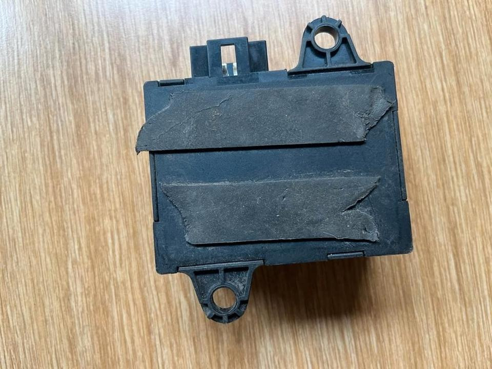 Mercedes Benz Vito W638 Wegfahrsperre Modul 0335456032 - Valdymo blokas - Sunkvežimis: foto 4 Mercedes Benz Vito W638 Wegfahrsperre Modul 0335456032 - Valdymo blokas - Sunkvežimis: foto 4