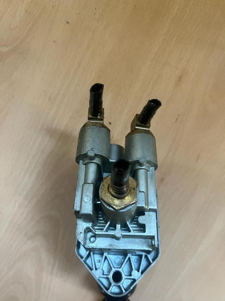 Mercedes Bremsventil Feststellbremse Handbremsventil 0034307981 - Pavarų svirtis - Sunkvežimis: foto 5 Mercedes Bremsventil Feststellbremse Handbremsventil 0034307981 - Pavarų svirtis - Sunkvežimis: foto 5