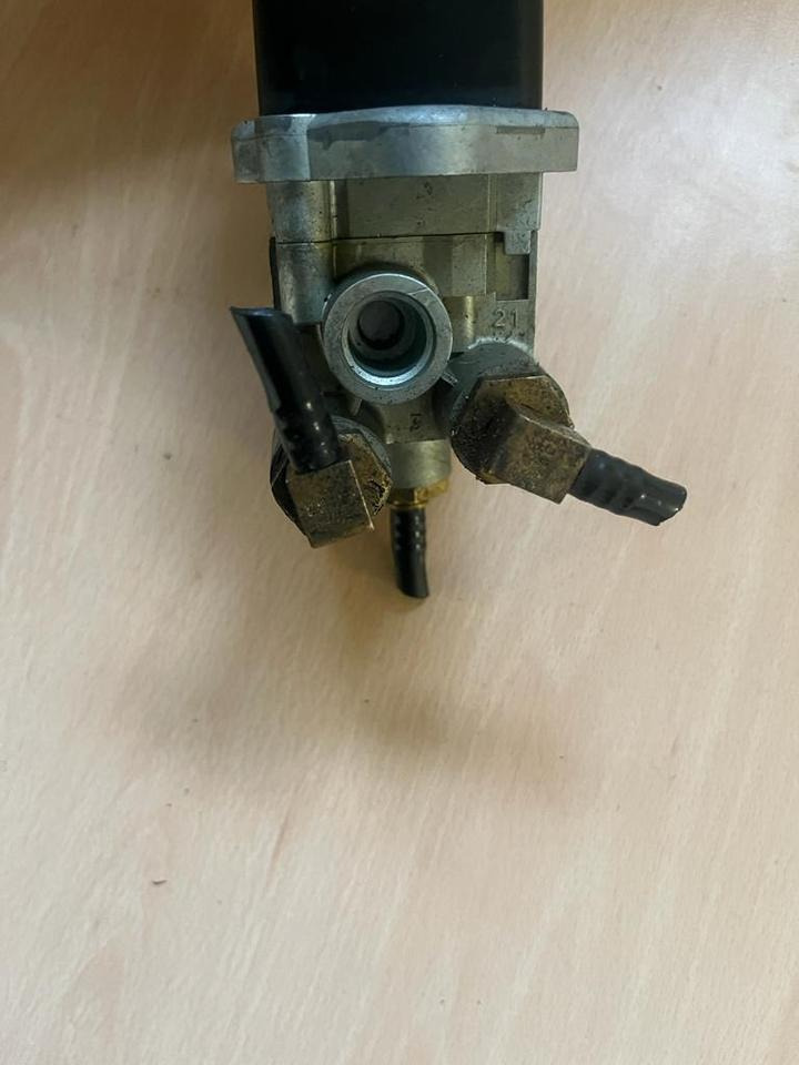 Mercedes Bremsventil Feststellbremse Handbremsventil 0034307981 - Pavarų svirtis - Sunkvežimis: foto 3 Mercedes Bremsventil Feststellbremse Handbremsventil 0034307981 - Pavarų svirtis - Sunkvežimis: foto 3