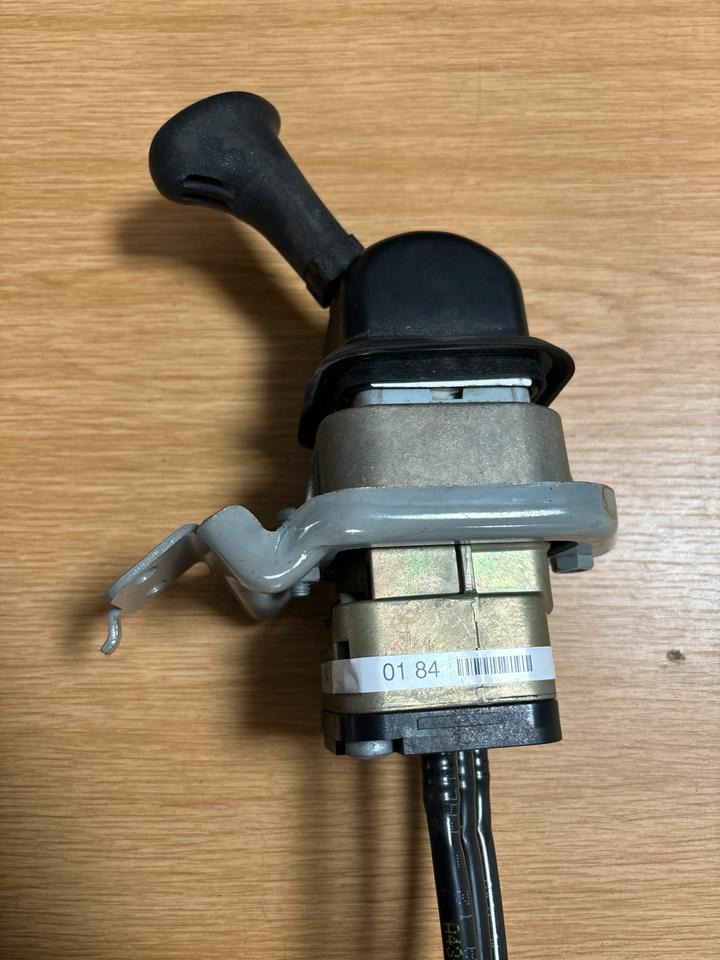 Mercedes KNORR-BREMSE Bremsventil Handbremsventil A0004200184 - Pavarų svirtis - Sunkvežimis: foto 2 Mercedes KNORR-BREMSE Bremsventil Handbremsventil A0004200184 - Pavarų svirtis - Sunkvežimis: foto 2