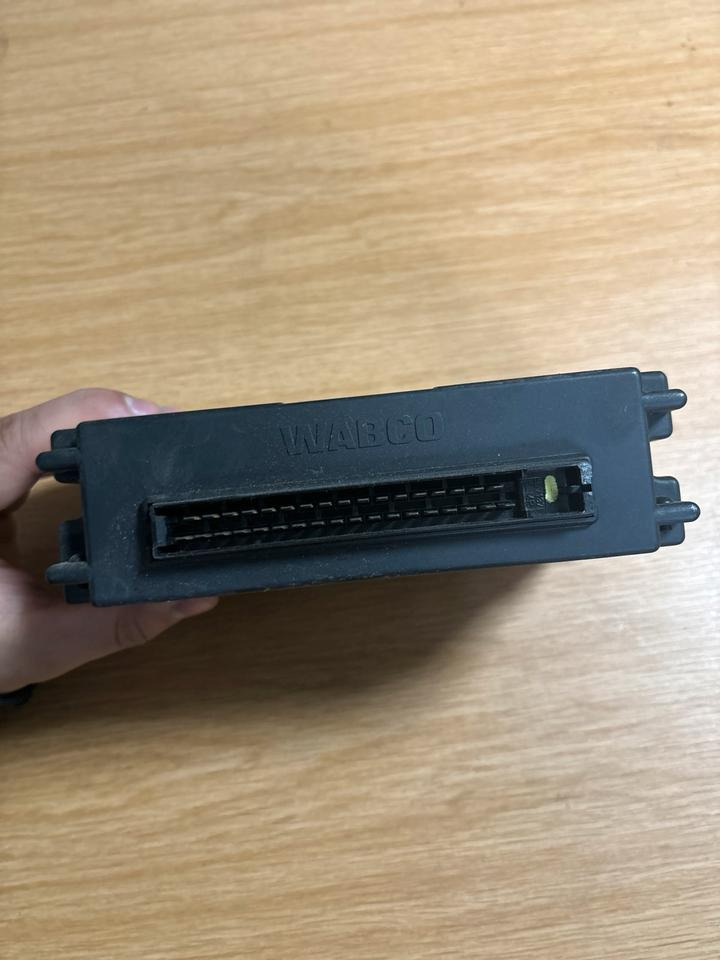 SETRA BUS WABCO Elektr. Bedienteil 8849016900 - Elektros sistema - Sunkvežimis: foto 3 SETRA BUS WABCO Elektr. Bedienteil 8849016900 - Elektros sistema - Sunkvežimis: foto 3