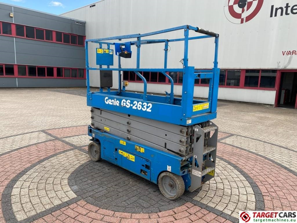 Genie GS-2632 Electric Scissor Work Lift 992cm - Žirklinis keltuvas: foto 4 Genie GS-2632 Electric Scissor Work Lift 992cm - Žirklinis keltuvas: foto 4