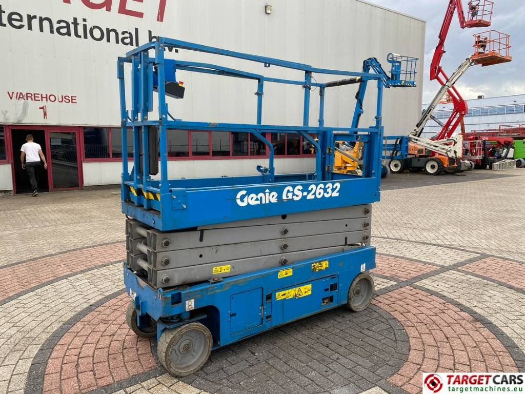 Genie GS-2632 Electric Scissor Work Lift 992cm - Žirklinis keltuvas: foto 1 Genie GS-2632 Electric Scissor Work Lift 992cm - Žirklinis keltuvas: foto 1