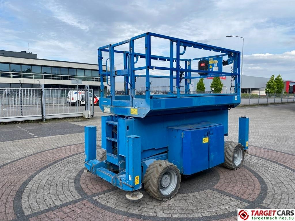 Genie GS-4069DC Electric 4x4 Scissor Work Lift 1412cm - Žirklinis keltuvas: foto 3 Genie GS-4069DC Electric 4x4 Scissor Work Lift 1412cm - Žirklinis keltuvas: foto 3