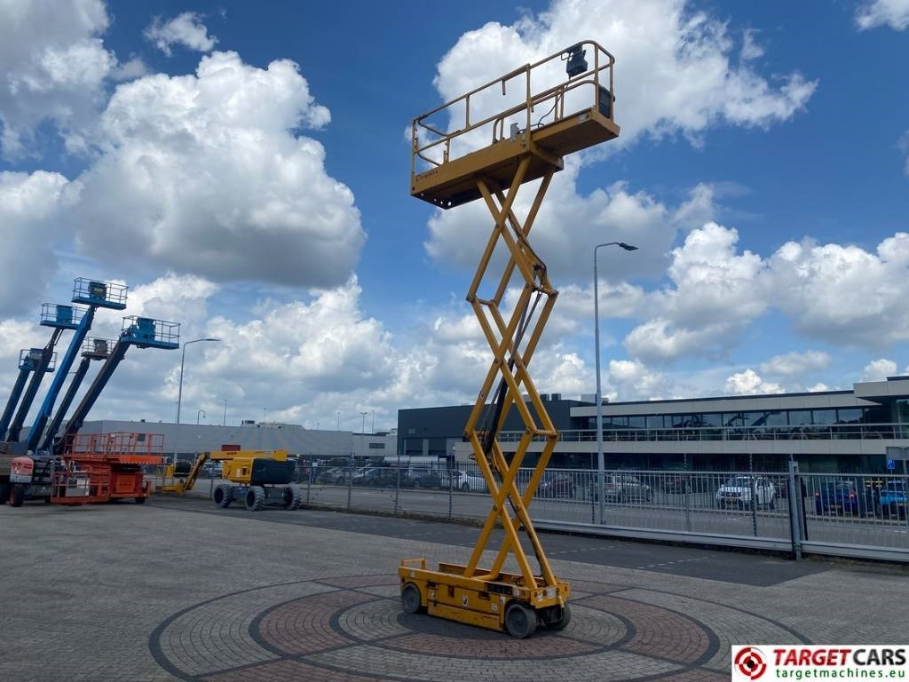 Žirklinis keltuvas Haulotte Compact 8 Electric Scissor Work Lift 818cm: foto 7