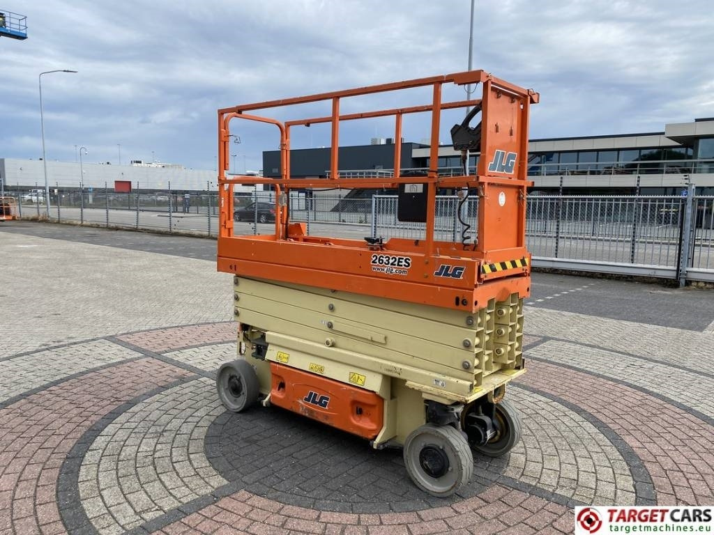 JLG 2632ES Electric Scissor Work Lift 977cm - Žirklinis keltuvas: foto 2 JLG 2632ES Electric Scissor Work Lift 977cm - Žirklinis keltuvas: foto 2