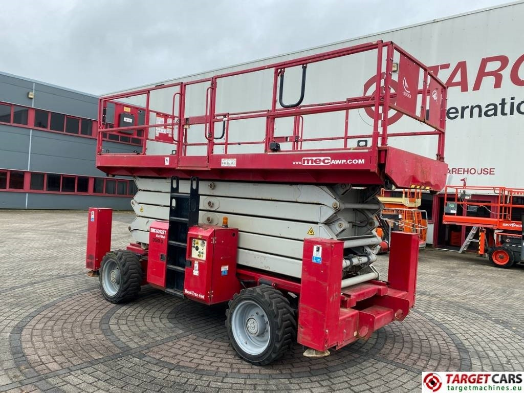 MEC 6092RT Diesel 4x4 Scissor Work LIft 2020cm - Žirklinis keltuvas: foto 4 MEC 6092RT Diesel 4x4 Scissor Work LIft 2020cm - Žirklinis keltuvas: foto 4